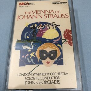 BĂNG CASSETTE - THE VIENNA OF JOHANN STRAUSS Violin & Conductor JOHN GEORGIADIS Dàn nhạc giao hưởng London Băng Mỹ